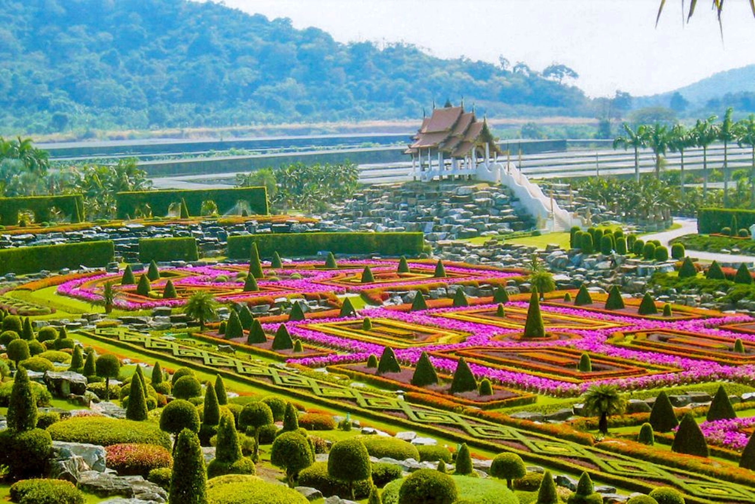 nong-nooch-tropical- (2)
